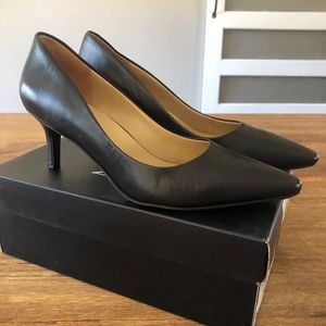 NATURALIZER BLACK HEELS